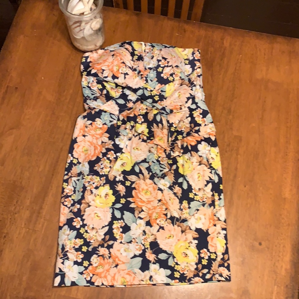 Flattering strapless blue floral dress. Gorgeous